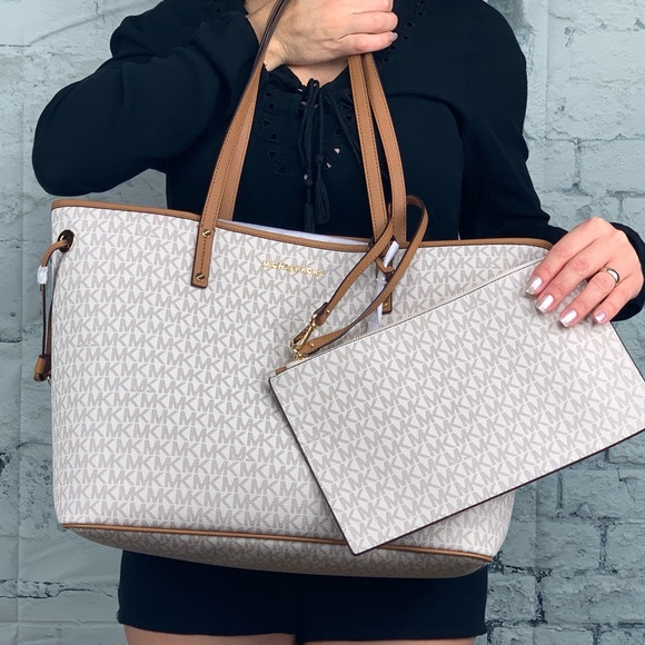 Michael Kors Handbags - NWT Michael Kors Jet Set travel Lg drawstring tote